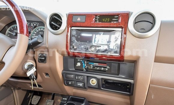 Sayi Imported Toyota Land Cruiser Beige Babbar mota in Import - Dubai a Agadez Sayi Imported Toyota Land Cruiser Beige Babbar mota in Import - Dubai a Agadez