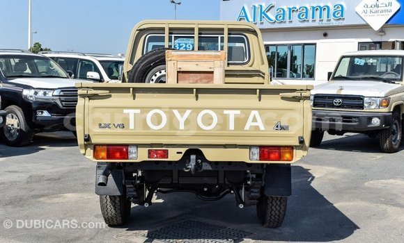 Sayi Imported Toyota Land Cruiser Beige Babbar mota in Import - Dubai a Agadez Sayi Imported Toyota Land Cruiser Beige Babbar mota in Import - Dubai a Agadez