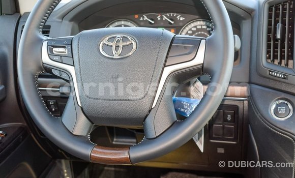 Acheter Import Utilitaire Toyota Land Cruiser Blanc à Import - Dubai, Agadez Acheter Import Utilitaire Toyota Land Cruiser Blanc à Import - Dubai, Agadez