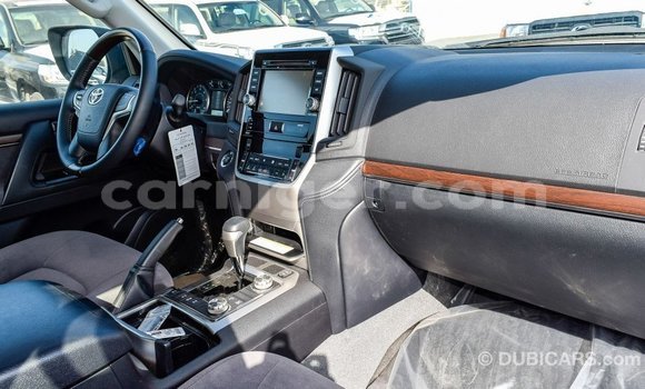 Acheter Import Utilitaire Toyota Land Cruiser Blanc à Import - Dubai, Agadez Acheter Import Utilitaire Toyota Land Cruiser Blanc à Import - Dubai, Agadez