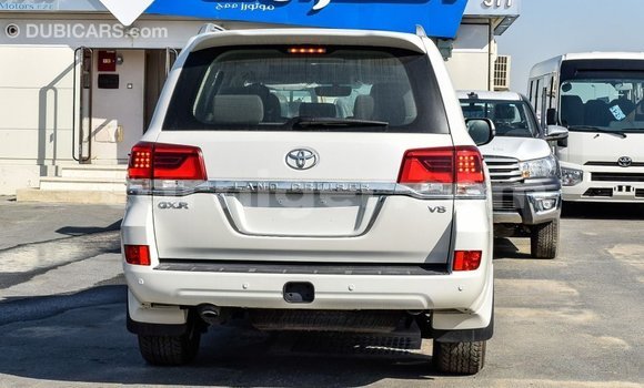 Acheter Import Utilitaire Toyota Land Cruiser Blanc à Import - Dubai, Agadez Acheter Import Utilitaire Toyota Land Cruiser Blanc à Import - Dubai, Agadez