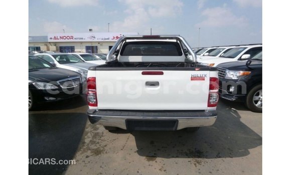Acheter Import Voiture Toyota Hilux Blanc à Import - Dubai, Agadez Acheter Import Voiture Toyota Hilux Blanc à Import - Dubai, Agadez
