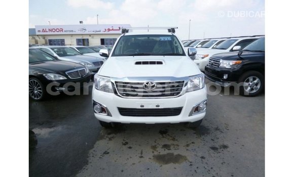 Acheter Import Voiture Toyota Hilux Blanc à Import - Dubai, Agadez Acheter Import Voiture Toyota Hilux Blanc à Import - Dubai, Agadez