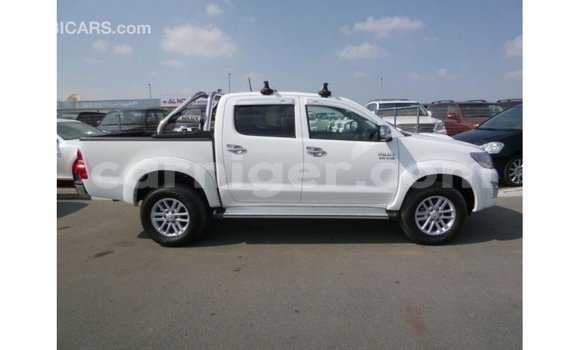 Acheter Import Voiture Toyota Hilux Blanc à Import - Dubai, Agadez Acheter Import Voiture Toyota Hilux Blanc à Import - Dubai, Agadez