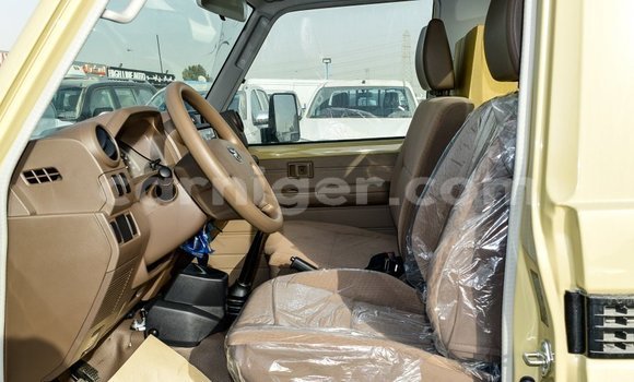 Buy Import Toyota Land Cruiser Beige Truck in Import - Dubai in Agadez Buy Import Toyota Land Cruiser Beige Truck in Import - Dubai in Agadez