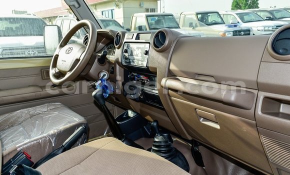 Buy Import Toyota Land Cruiser Beige Truck in Import - Dubai in Agadez Buy Import Toyota Land Cruiser Beige Truck in Import - Dubai in Agadez