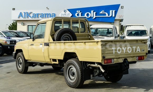 Buy Import Toyota Land Cruiser Beige Truck in Import - Dubai in Agadez Buy Import Toyota Land Cruiser Beige Truck in Import - Dubai in Agadez