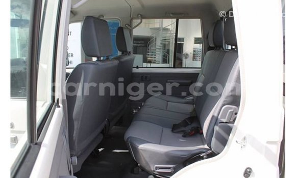 Buy Import Toyota Land Cruiser White Truck in Import - Dubai in Agadez Buy Import Toyota Land Cruiser White Truck in Import - Dubai in Agadez