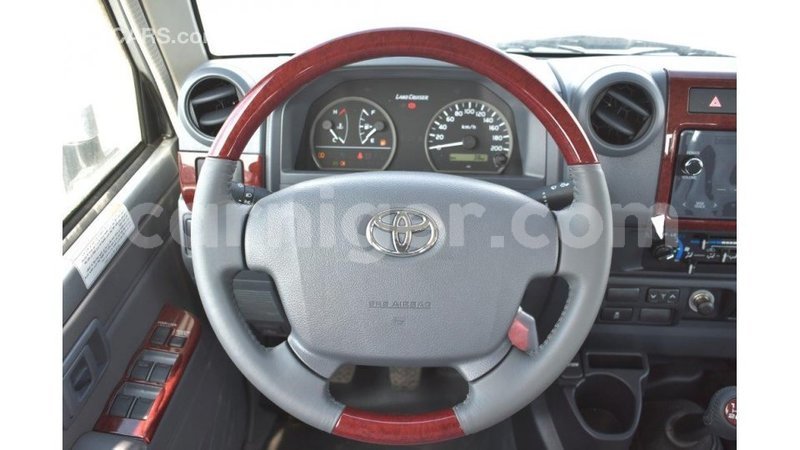 Big with watermark toyota land cruiser agadez import dubai 6733