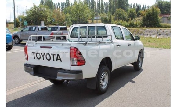 Sayi Imported Toyota Hilux White Mota in Import - Dubai a Agadez Sayi Imported Toyota Hilux White Mota in Import - Dubai a Agadez