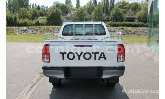 Sayi Imported Toyota Hilux White Mota in Import - Dubai a Agadez Sayi Imported Toyota Hilux White Mota in Import - Dubai a Agadez