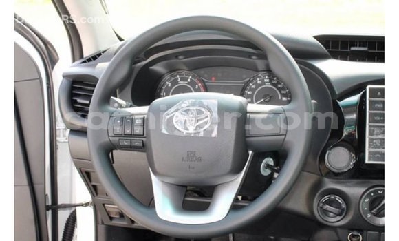 Sayi Imported Toyota Hilux White Mota in Import - Dubai a Agadez Sayi Imported Toyota Hilux White Mota in Import - Dubai a Agadez