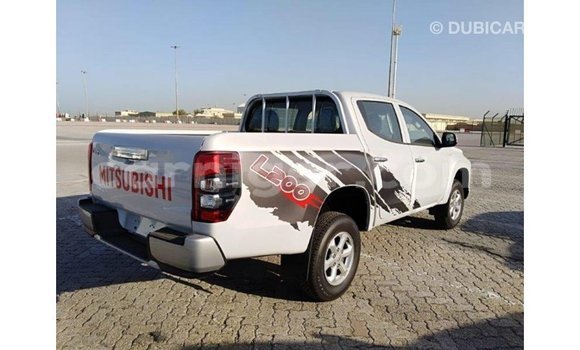 Buy Import Mitsubishi L200 White Car in Import - Dubai in Agadez Buy Import Mitsubishi L200 White Car in Import - Dubai in Agadez