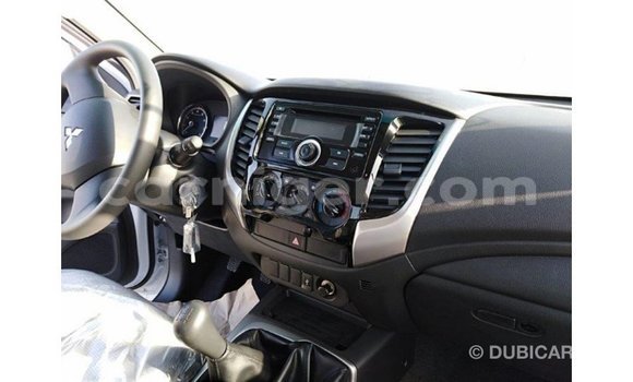Buy Import Mitsubishi L200 White Car in Import - Dubai in Agadez Buy Import Mitsubishi L200 White Car in Import - Dubai in Agadez