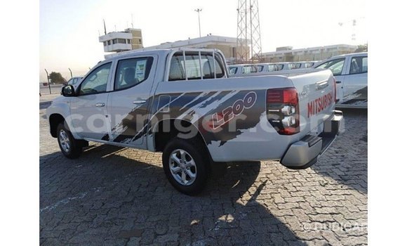 Buy Import Mitsubishi L200 White Car in Import - Dubai in Agadez Buy Import Mitsubishi L200 White Car in Import - Dubai in Agadez
