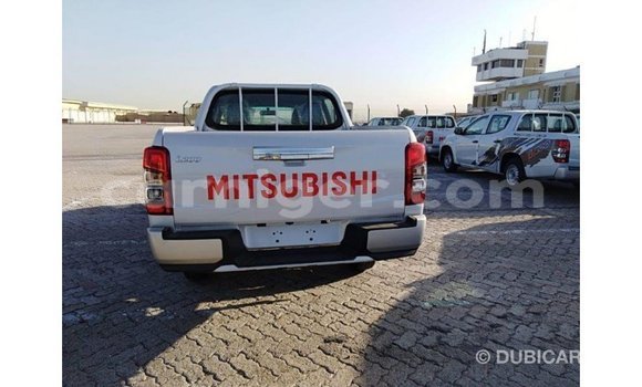 Buy Import Mitsubishi L200 White Car in Import - Dubai in Agadez Buy Import Mitsubishi L200 White Car in Import - Dubai in Agadez