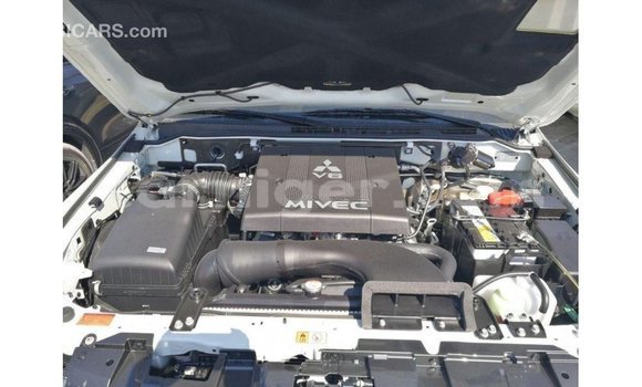 Buy Import Mitsubishi Pajero White Car in Import - Dubai in Agadez Buy Import Mitsubishi Pajero White Car in Import - Dubai in Agadez
