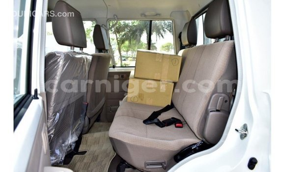Sayi Imported Toyota Land Cruiser White Babbar mota in Import - Dubai a Agadez Sayi Imported Toyota Land Cruiser White Babbar mota in Import - Dubai a Agadez