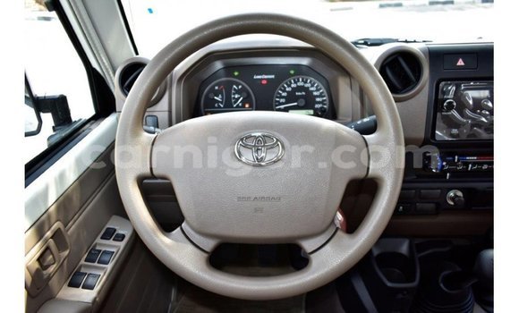 Sayi Imported Toyota Land Cruiser White Babbar mota in Import - Dubai a Agadez Sayi Imported Toyota Land Cruiser White Babbar mota in Import - Dubai a Agadez