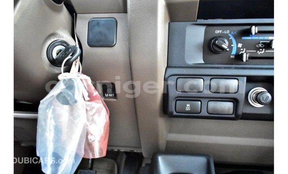 Sayi Imported Toyota Land Cruiser White Babbar mota in Import - Dubai a Agadez Sayi Imported Toyota Land Cruiser White Babbar mota in Import - Dubai a Agadez