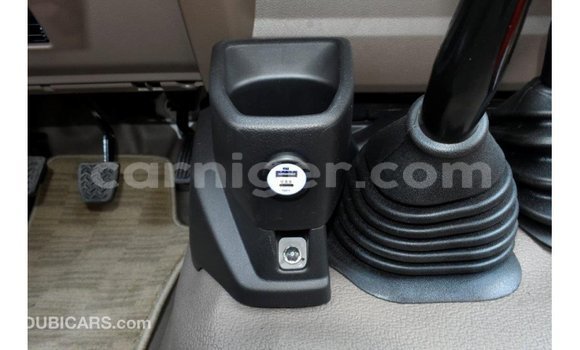 Sayi Imported Toyota Land Cruiser White Babbar mota in Import - Dubai a Agadez Sayi Imported Toyota Land Cruiser White Babbar mota in Import - Dubai a Agadez