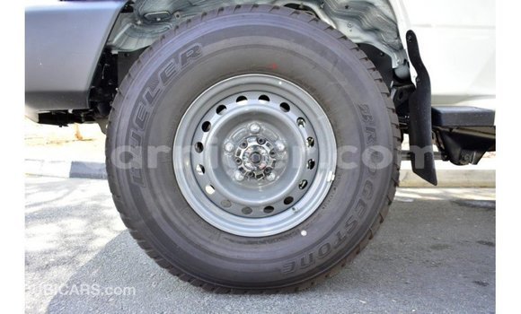 Sayi Imported Toyota Land Cruiser White Babbar mota in Import - Dubai a Agadez Sayi Imported Toyota Land Cruiser White Babbar mota in Import - Dubai a Agadez