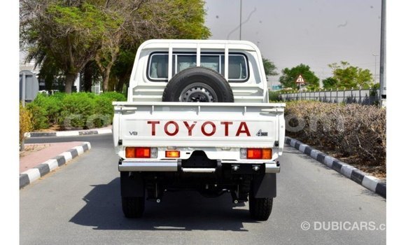 Sayi Imported Toyota Land Cruiser White Babbar mota in Import - Dubai a Agadez Sayi Imported Toyota Land Cruiser White Babbar mota in Import - Dubai a Agadez
