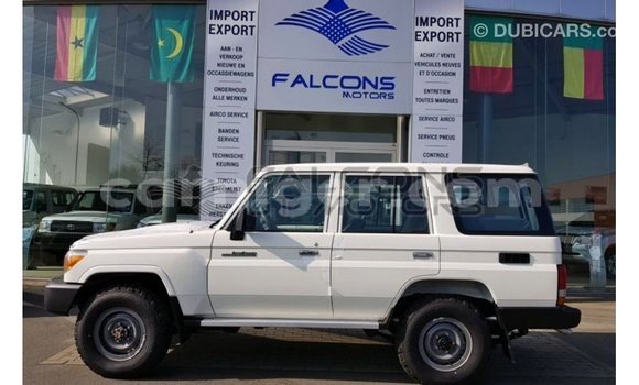 Sayi Imported Toyota Land Cruiser White Babbar mota in Import - Dubai a Agadez Sayi Imported Toyota Land Cruiser White Babbar mota in Import - Dubai a Agadez