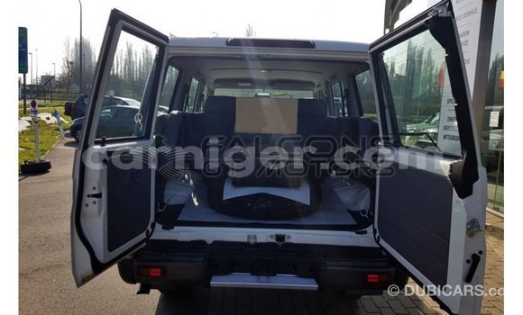 Sayi Imported Toyota Land Cruiser White Babbar mota in Import - Dubai a Agadez Sayi Imported Toyota Land Cruiser White Babbar mota in Import - Dubai a Agadez