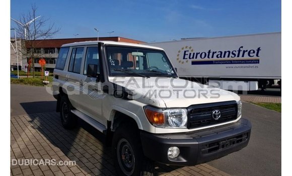 Sayi Imported Toyota Land Cruiser White Babbar mota in Import - Dubai a Agadez Sayi Imported Toyota Land Cruiser White Babbar mota in Import - Dubai a Agadez