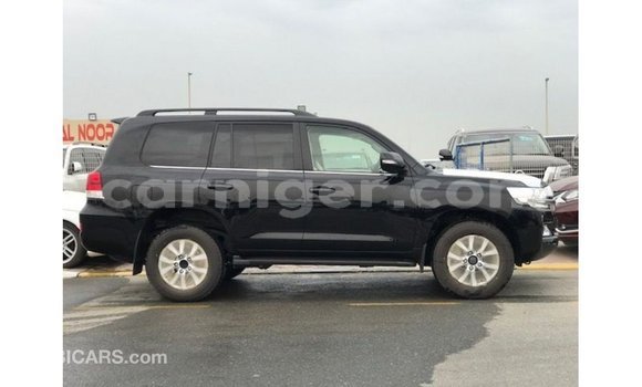Buy Import Toyota Land Cruiser Black Truck in Import - Dubai in Agadez Buy Import Toyota Land Cruiser Black Truck in Import - Dubai in Agadez