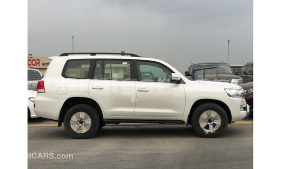 Acheter Import Utilitaire Toyota Land Cruiser Blanc à Import - Dubai, Agadez Acheter Import Utilitaire Toyota Land Cruiser Blanc à Import - Dubai, Agadez