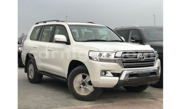Sayi Imported Toyota Land Cruiser White Babbar mota in Import - Dubai a Agadez Sayi Imported Toyota Land Cruiser White Babbar mota in Import - Dubai a Agadez