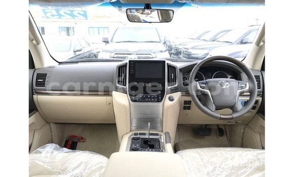 Sayi Imported Toyota Land Cruiser White Babbar mota in Import - Dubai a Agadez Sayi Imported Toyota Land Cruiser White Babbar mota in Import - Dubai a Agadez