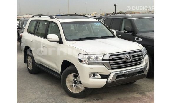 Sayi Imported Toyota Land Cruiser White Babbar mota in Import - Dubai a Agadez Sayi Imported Toyota Land Cruiser White Babbar mota in Import - Dubai a Agadez
