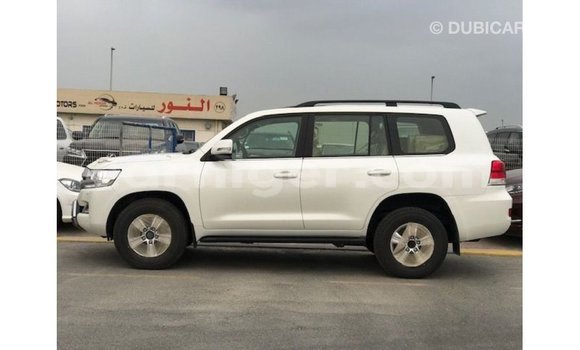 Sayi Imported Toyota Land Cruiser White Babbar mota in Import - Dubai a Agadez Sayi Imported Toyota Land Cruiser White Babbar mota in Import - Dubai a Agadez