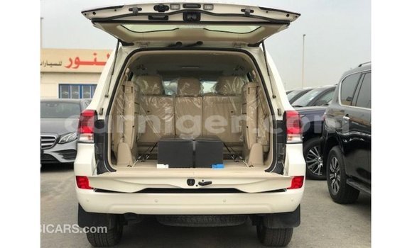 Sayi Imported Toyota Land Cruiser White Babbar mota in Import - Dubai a Agadez Sayi Imported Toyota Land Cruiser White Babbar mota in Import - Dubai a Agadez