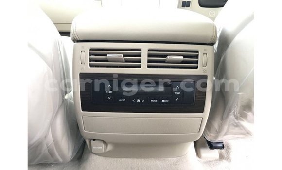 Sayi Imported Toyota Land Cruiser White Babbar mota in Import - Dubai a Agadez Sayi Imported Toyota Land Cruiser White Babbar mota in Import - Dubai a Agadez