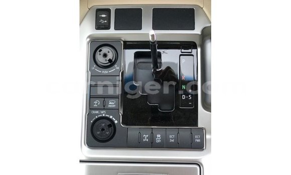 Sayi Imported Toyota Land Cruiser White Babbar mota in Import - Dubai a Agadez Sayi Imported Toyota Land Cruiser White Babbar mota in Import - Dubai a Agadez