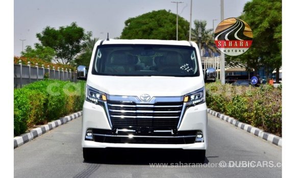 Sayi Imported Toyota Granvia White Mota in Import - Dubai a Agadez Sayi Imported Toyota Granvia White Mota in Import - Dubai a Agadez