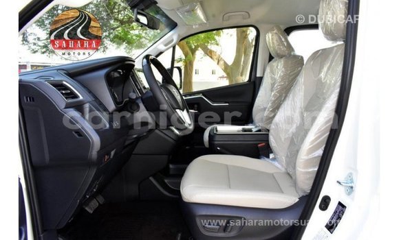 Sayi Imported Toyota Granvia White Mota in Import - Dubai a Agadez Sayi Imported Toyota Granvia White Mota in Import - Dubai a Agadez