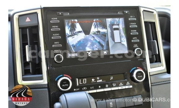 Sayi Imported Toyota Granvia White Mota in Import - Dubai a Agadez Sayi Imported Toyota Granvia White Mota in Import - Dubai a Agadez