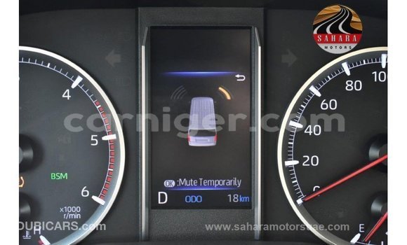 Sayi Imported Toyota Granvia White Mota in Import - Dubai a Agadez Sayi Imported Toyota Granvia White Mota in Import - Dubai a Agadez