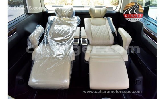 Sayi Imported Toyota Granvia White Mota in Import - Dubai a Agadez Sayi Imported Toyota Granvia White Mota in Import - Dubai a Agadez