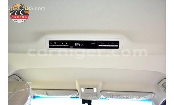 Sayi Imported Toyota Granvia White Mota in Import - Dubai a Agadez Sayi Imported Toyota Granvia White Mota in Import - Dubai a Agadez