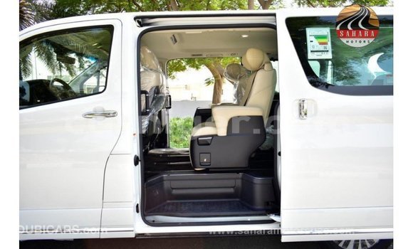 Sayi Imported Toyota Granvia White Mota in Import - Dubai a Agadez Sayi Imported Toyota Granvia White Mota in Import - Dubai a Agadez