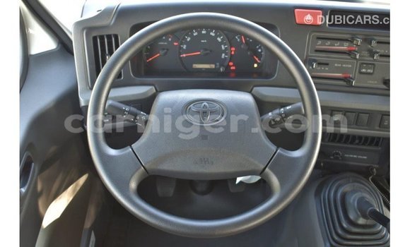 Sayi Imported Toyota Coaster White Mota in Import - Dubai a Agadez Sayi Imported Toyota Coaster White Mota in Import - Dubai a Agadez