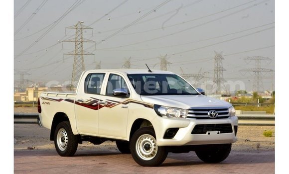 Sayi Imported Toyota Hilux White Mota in Import - Dubai a Agadez Sayi Imported Toyota Hilux White Mota in Import - Dubai a Agadez