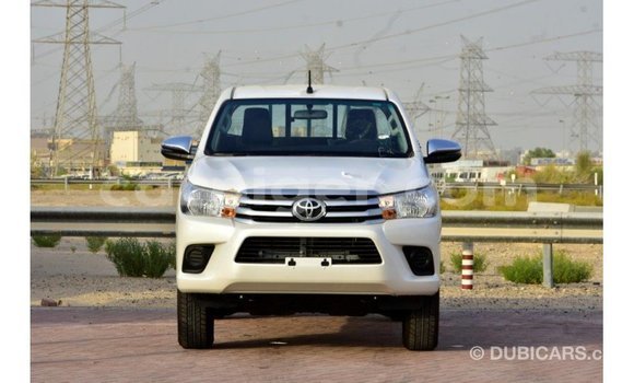 Sayi Imported Toyota Hilux White Mota in Import - Dubai a Agadez Sayi Imported Toyota Hilux White Mota in Import - Dubai a Agadez