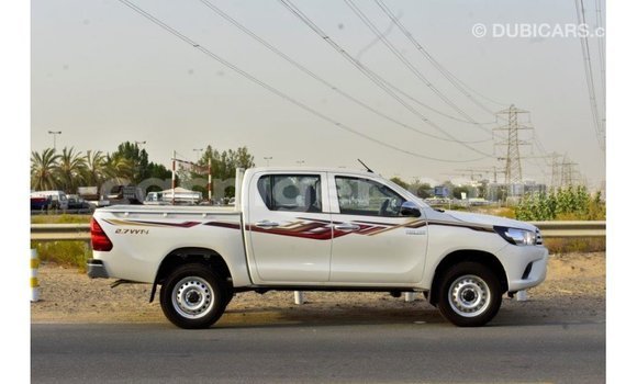 Sayi Imported Toyota Hilux White Mota in Import - Dubai a Agadez Sayi Imported Toyota Hilux White Mota in Import - Dubai a Agadez